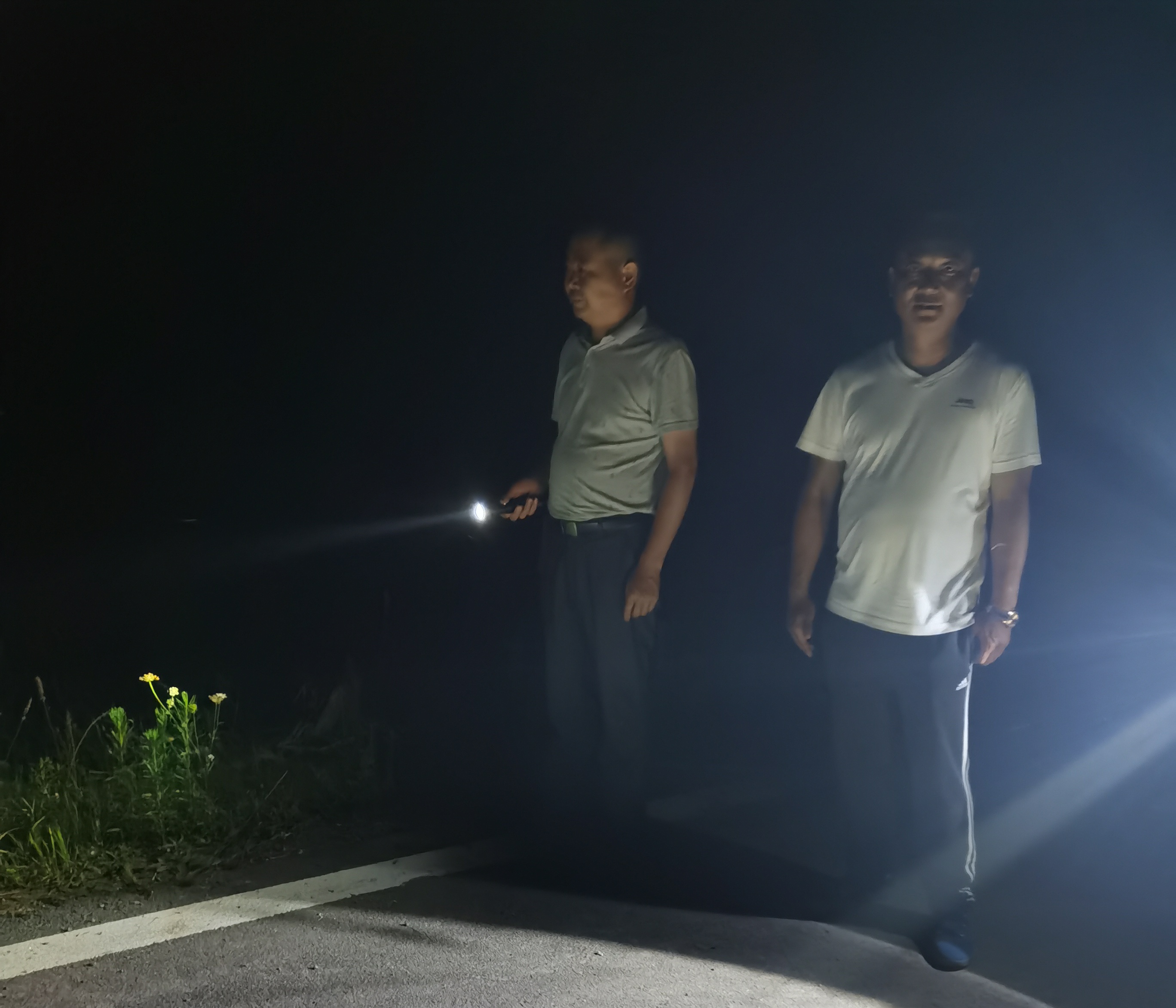 县人大办公室副主任宋成军左一.jpg