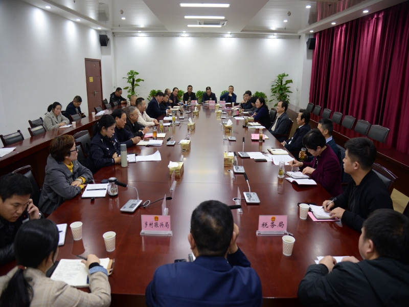 座谈会.jpg