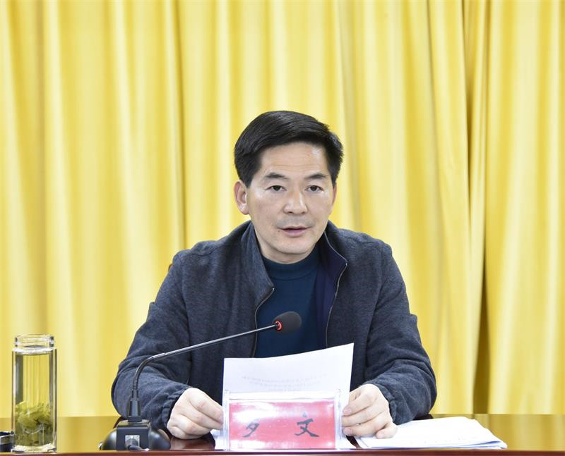 县委常委、常务副县长罗文出席会议并讲话.jpg 县委常委、常务副县长罗文出席会议并讲话.jpg