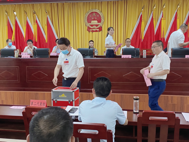 岔路镇十七届八次人代会02.png