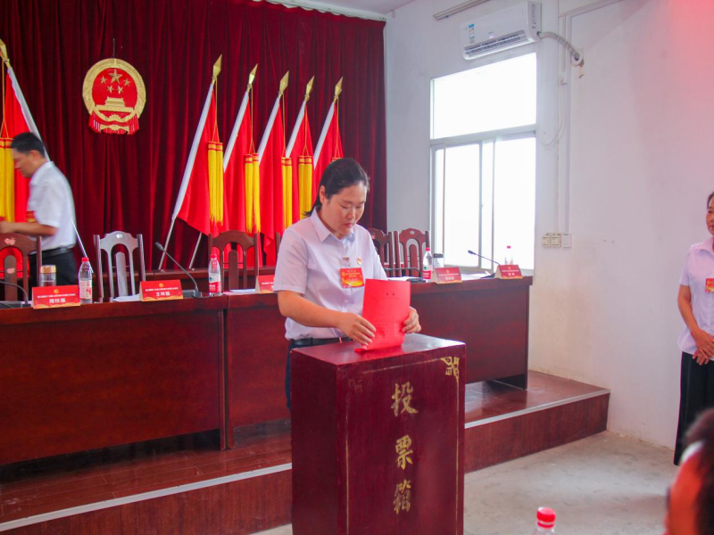 河口镇十七届第九次人代会03.png