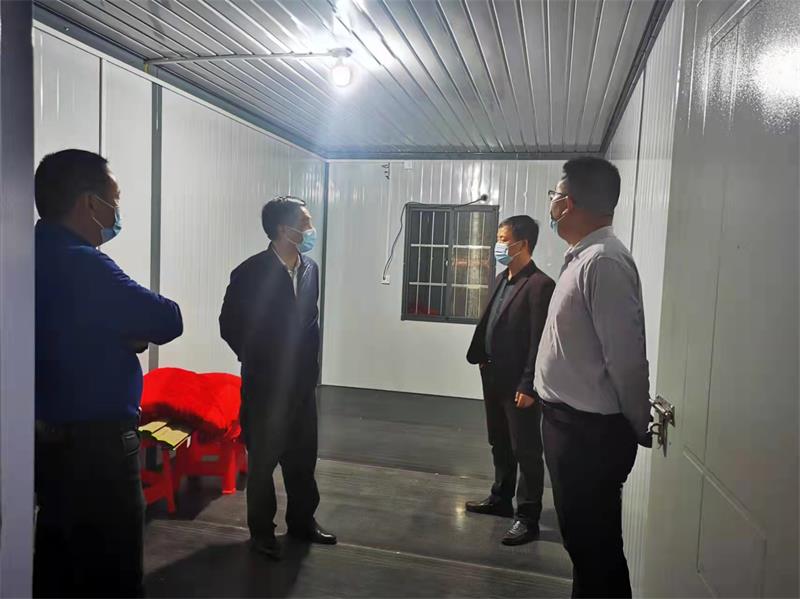 李国运 县人大代表,周集镇镇长 视察周集镇疫情防控检查点.jpg