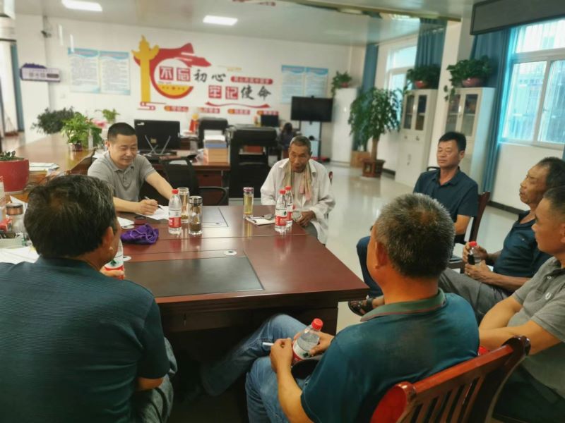 刘德勇主任深入选区走访选民，听取选民意见、建议1.jpg