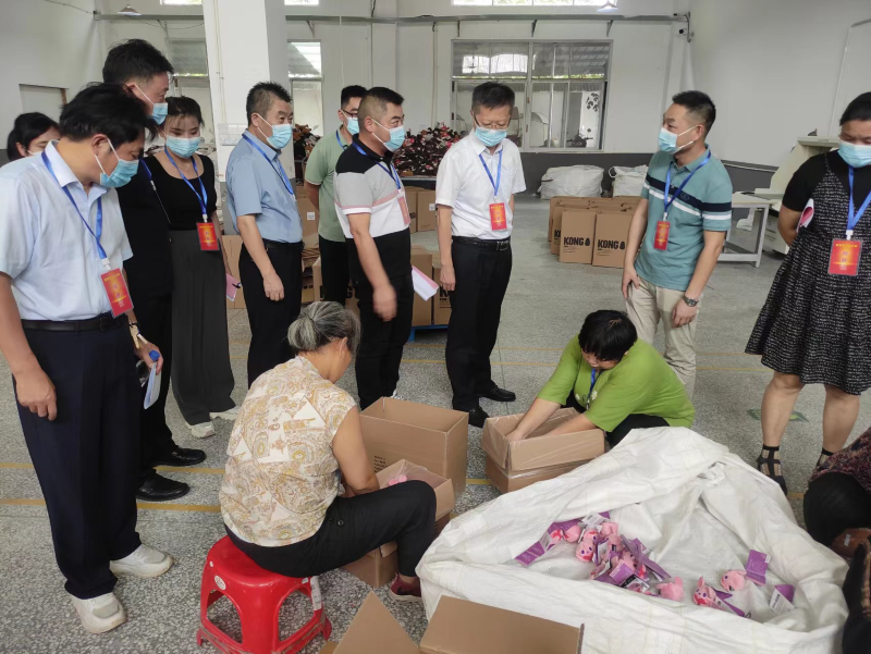 县人大常委会主任王俊到潘集镇参加以“优环境，暖民心，充分发挥代表作用”为主题的县人大代表第三季度小组活动.png