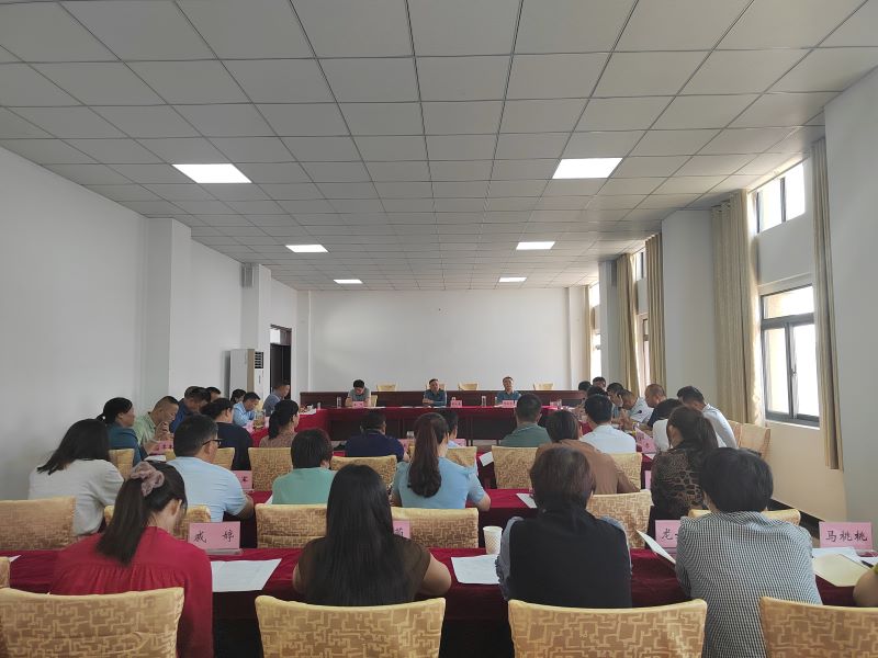 县人大常委会教科文卫工委组织召开代表意见建议督办座谈会.jpg