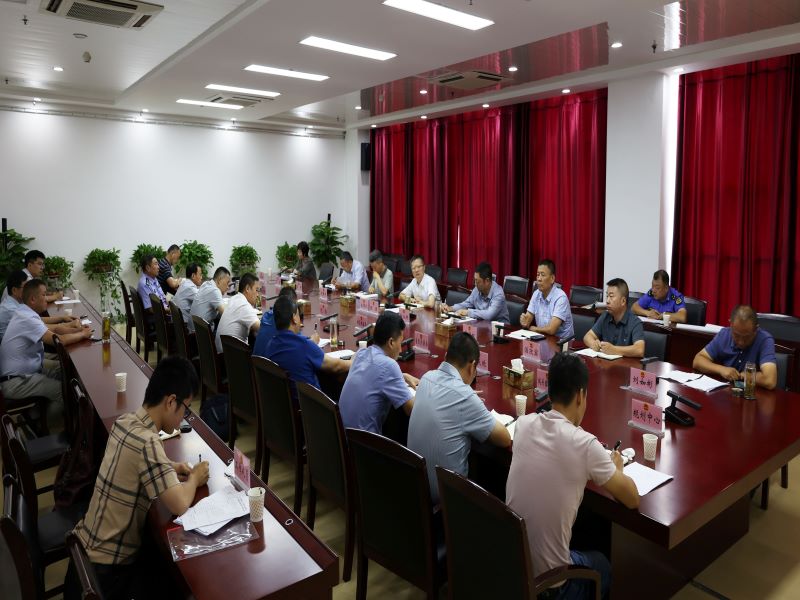 座谈会.jpg