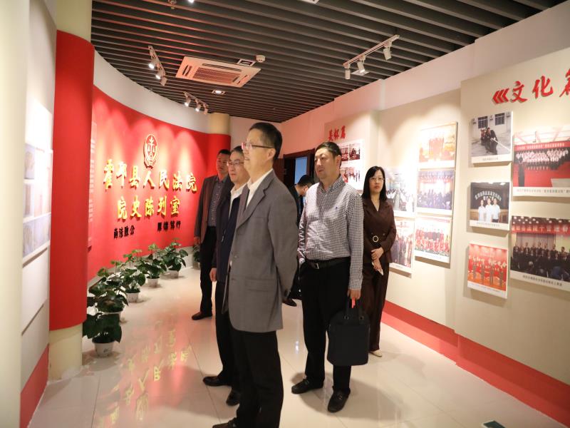 参观院史展览室.JPG